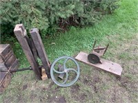 WOOD CLAMP / OLD PAINT SHAKER ETC