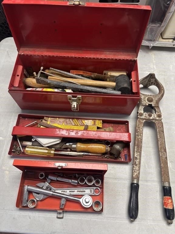 Metal tool box with contents- see pictures