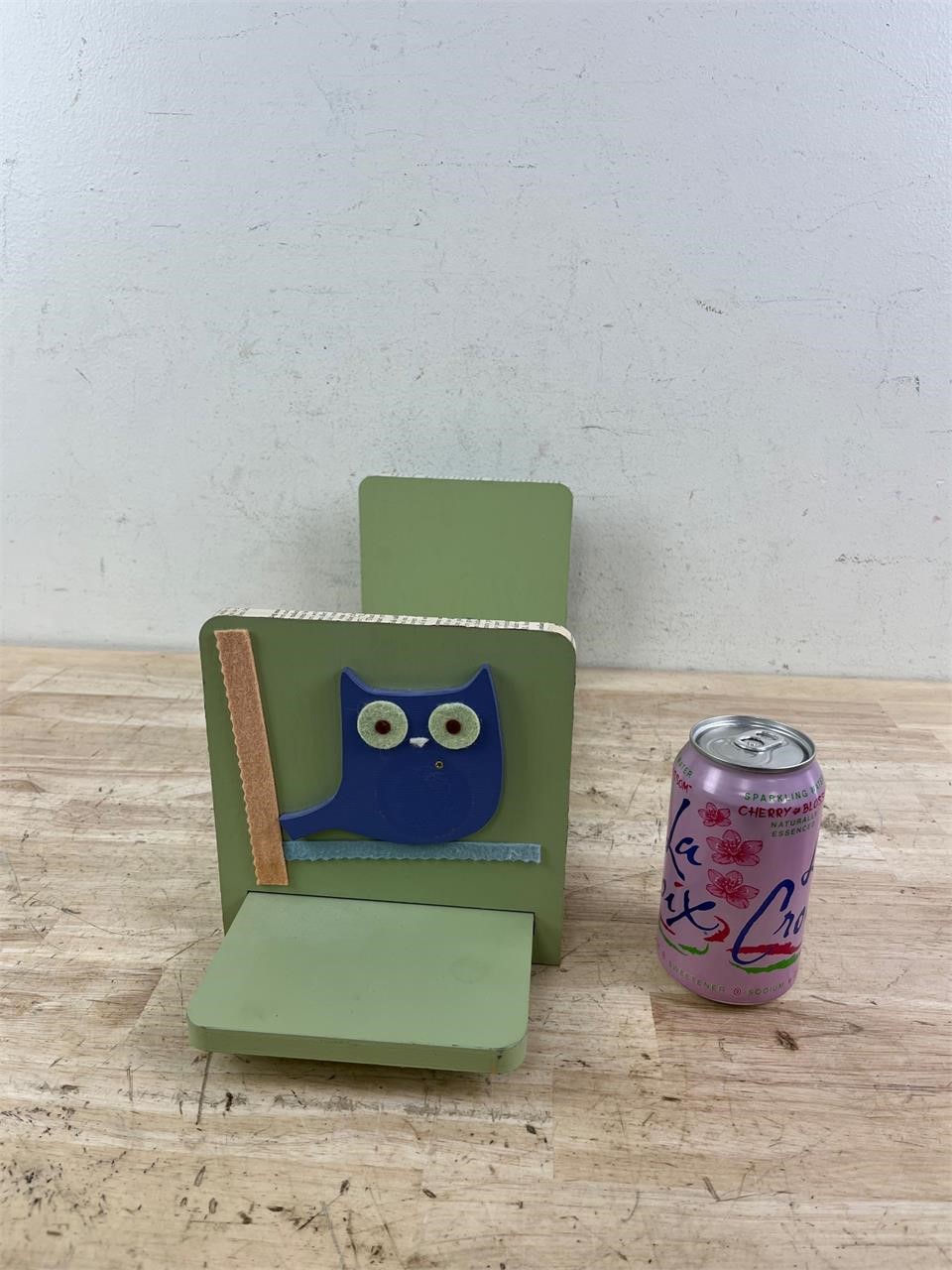 Adjustable owl book shelf