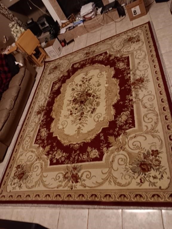 Very nice rug maroon and beige, 93 / 120.