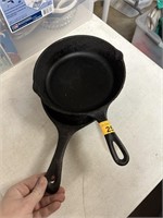 2PC CAST IRON SKILLETS