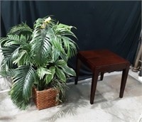 Side Table w Silk Plant Z11A