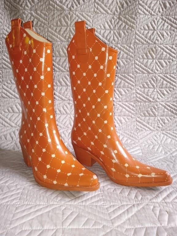 C9) size 6 rubber cowgirl boot style boots.
