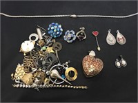 Assorted Ladies Vintage Jewelry Assortment