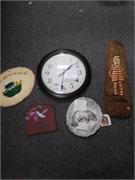 Lot of decor items and wall clock
