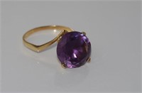 9ct yellow gold ring with synthetic Alexandrite