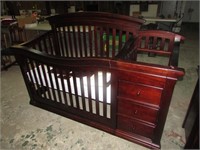 CONVERTABLE CRIB/FULL BED W/DRAWERS