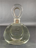 FIRST de Van Cleefe & Ariel’s Fractice Bottle