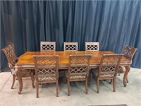 DINING ROOM TABLE WITH 8 CHAIRS AND 2 EXTENDERS