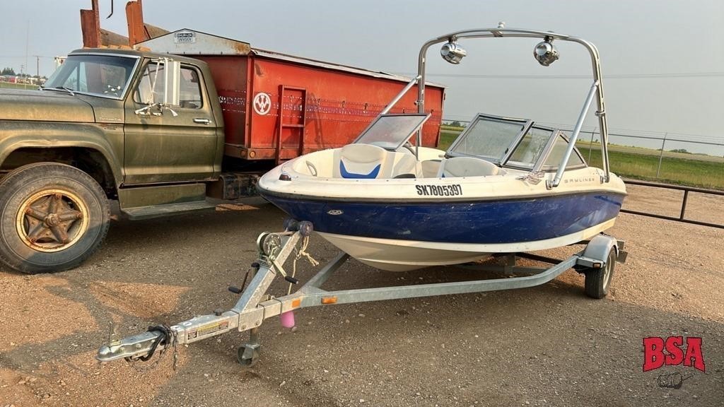 2001 18' Bayliner Boat