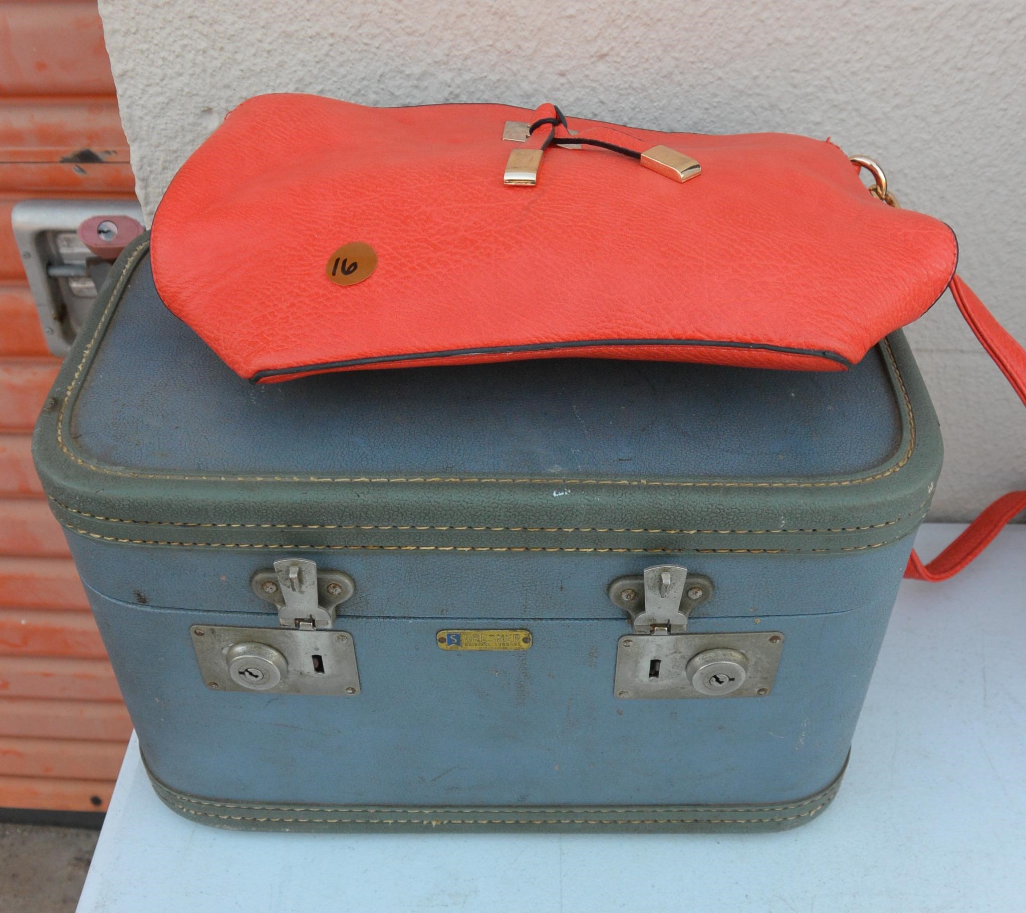 VINTAGE PURSE AND TRAIN CASE W/CONTENTS