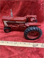 FARMALL INTL HARVESTER 806 TRACTOR