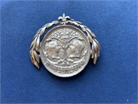 Memorial pin tribute to Queen Victoria, 1937–1901