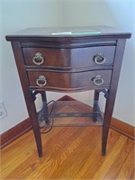 Side table with 2 drawers