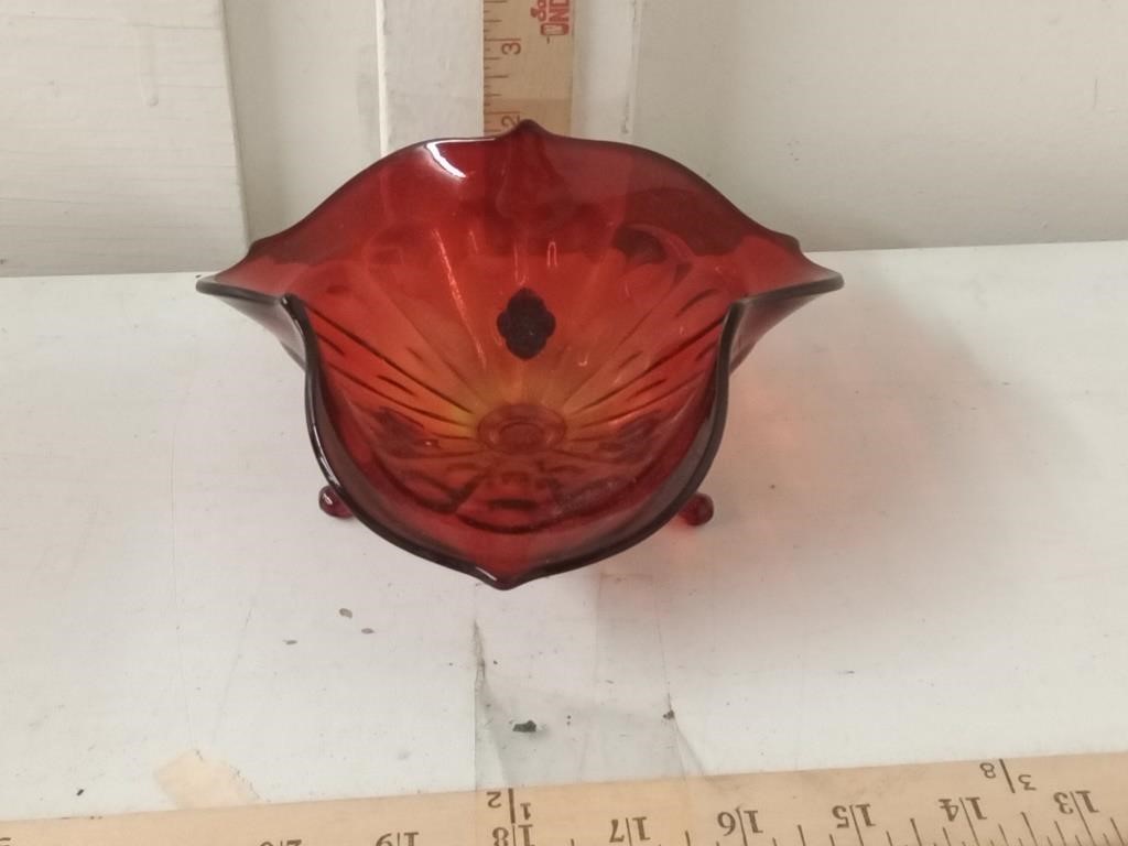 vtg Amberina glass 3 footed bowl