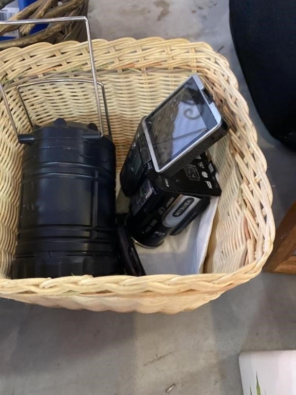 Basket with Mitsuba camera and more