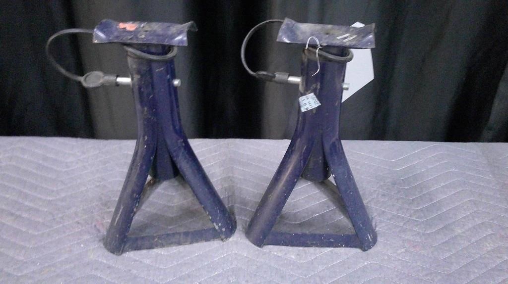 PAIR OF JACK STANDS