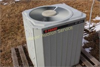 Trane XE 1000 Air Conditioner Unit