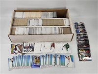 LARGE ASSORTMENT OF MODERN SPORTS CARDS