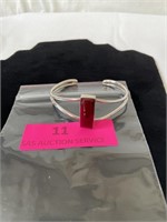 925. Silver and coral bracelet