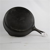 UNMARKED WAGNER #8 CAST IRON SKILLET