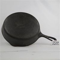 UNMARKED WAGNER #8 CAST IRON SKILLET