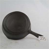 UNMARKED #5 CAST IRON SKILLET W/ HEAT RING