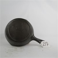 UNMARKED 3 NOTCH #3 CAST IRON SKILLET