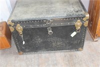 VINTAGE STEAMER TRUNK