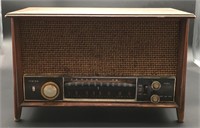 Vintage Zenith FM/AM Radio