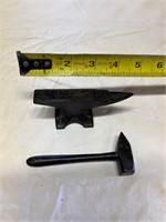 Salesman sample anvil and iron hammer.