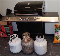 KENMORE 3 BURNER GRILL W/3 PROPANE TANKS