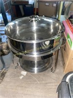 Stainless chafing dish with lid