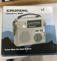 GRUNDIG EMERGENCY RADIO
