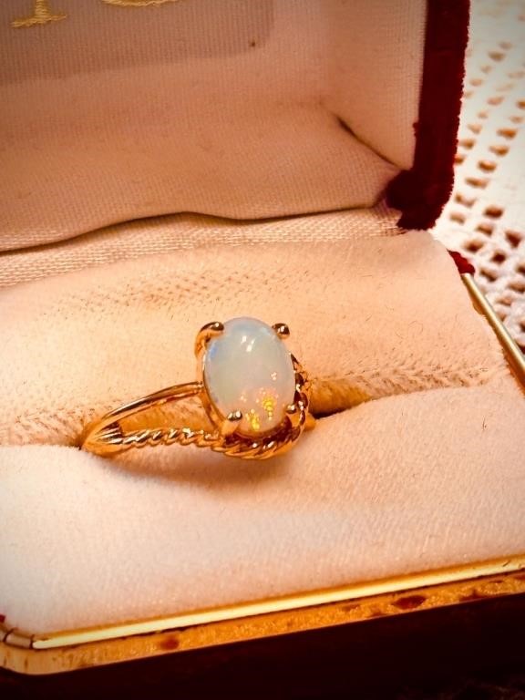 Estate Ring Lg Oval stone possibly Opal sz 7.5