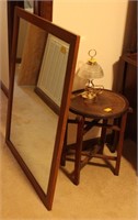 21” TALL ROUND TABLE, MIRROR AND SMALL LAMP