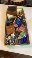 Box lot of miscellaneous household items