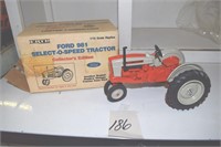 Ford 981 Selecto Speed toy tractor