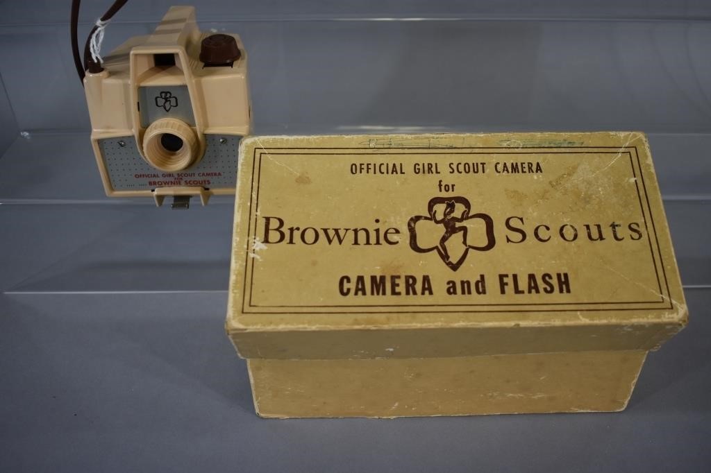Brownie Girl Scout Camera with box 1957