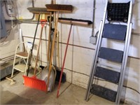 LOT: 2 STEP STOOLS, 4 STEP LADDERS, SNOW