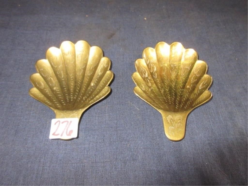 shell ashtrays .