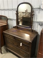 Dresser w/ mirror, 38W x 34T(dresser)