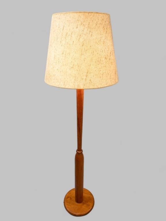 MID CENTURY TEAK FLOOR LAMP