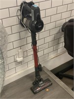 Inse Cordless Vacuum Working with Wall Mount