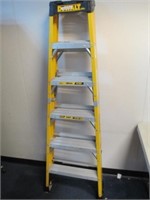 Madison P/U Only Dewalt 6' Ladder - 500lb Load