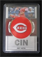 2023 TOPPS JOEY VOTTO TEAM LOGO PATCH REDS