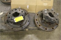 (2) CASE IH MAGNUM HUBS - (U 185605A2)