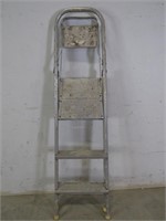Well Worn Silver 5.5' Metal Step Ladder