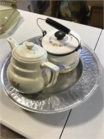 Serving tray & 2 tea pots