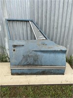 Valiant R / S right hand front door in G condition